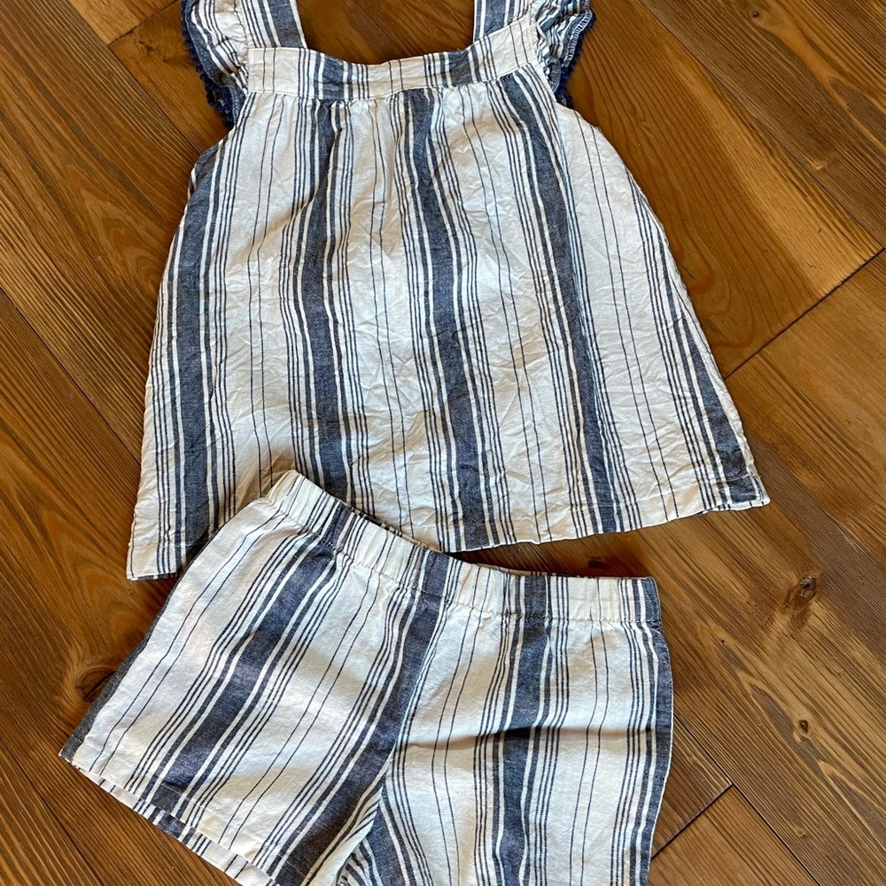 Girls 2 pc linen/cotton blend tank and shorts. Carters brand size 8